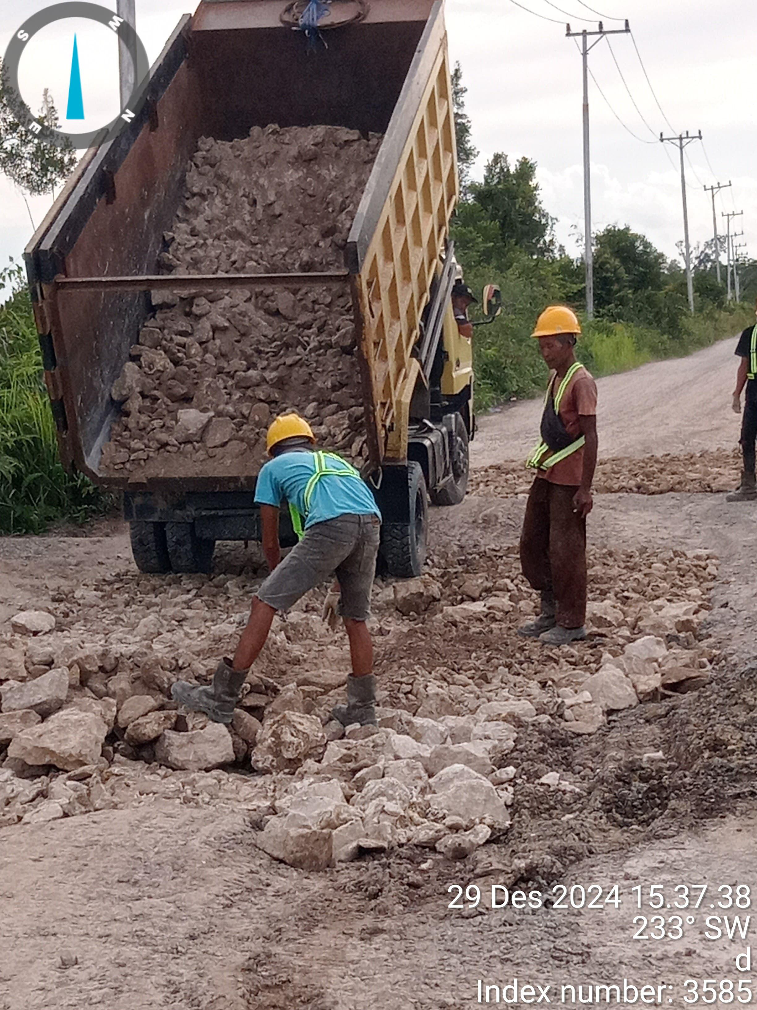 Perbaikan Jalan Desa Pendang
